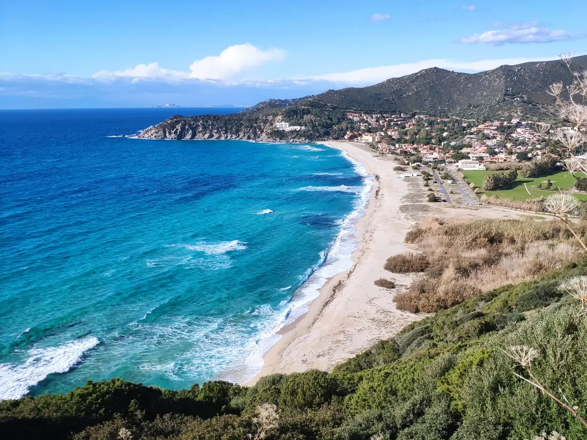 La spiaggia di Solanas, frazione di Sinnai